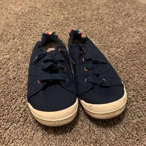 Girls Blue Casual Shoe with 🌈 back